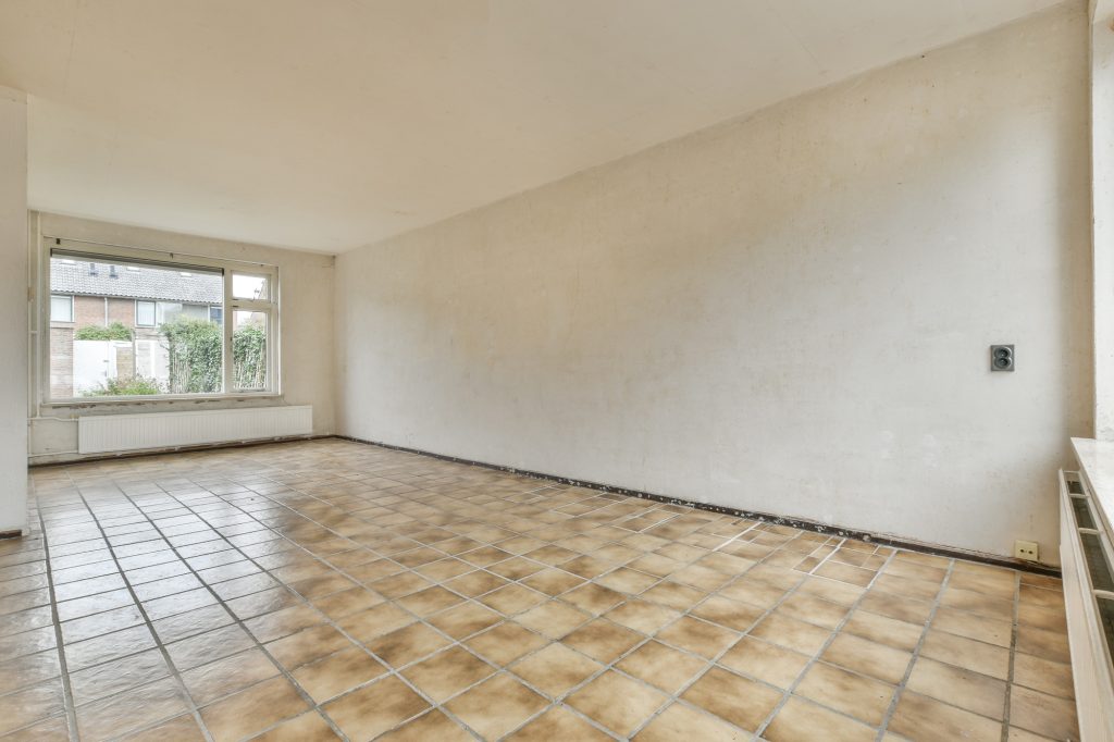 Empty room renovation